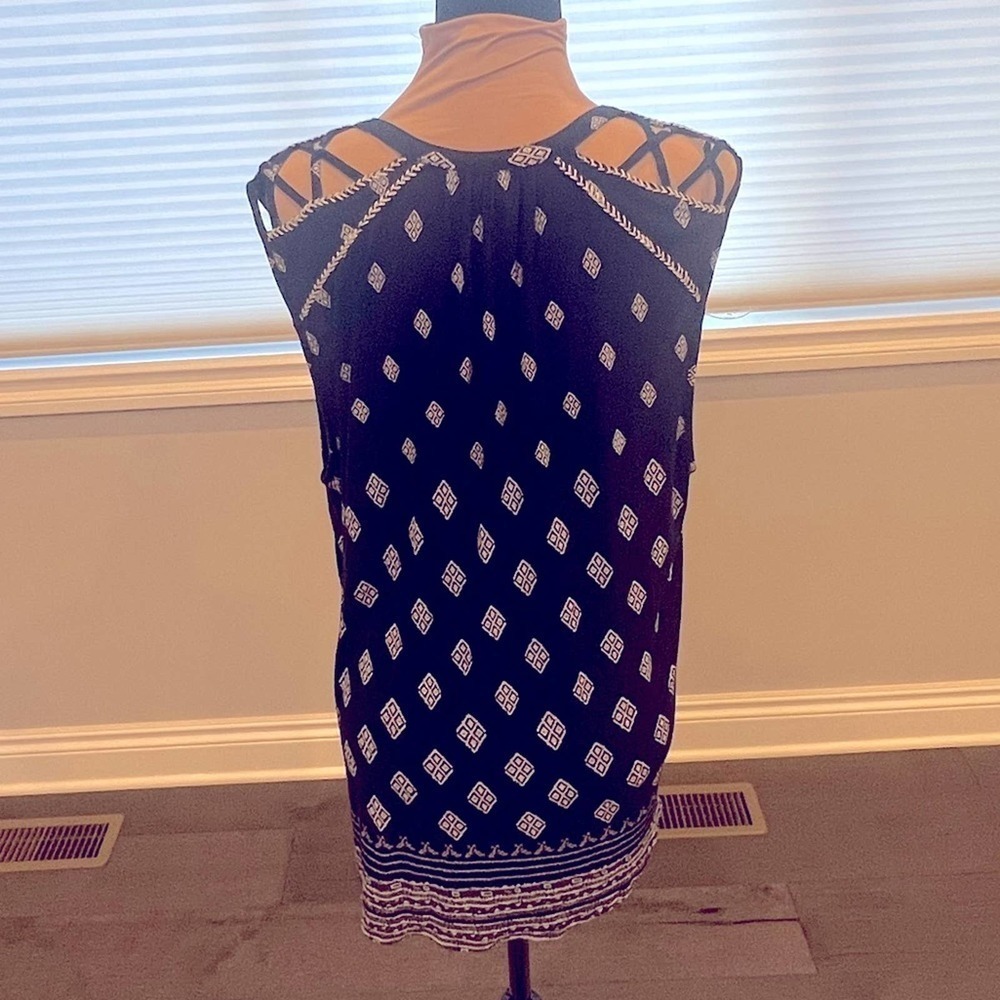 Lucky Brand Diamond Print Sleeveless Top - Picture 4 of 9